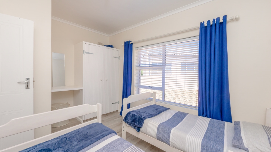 5 Bedroom Property for Sale in Struisbaai Western Cape